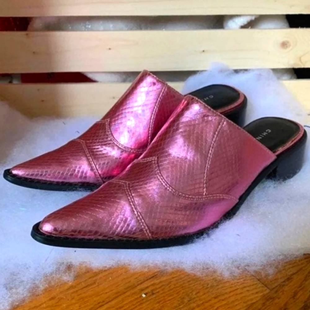 In Search Of Chinese Laundry Pink Metallic Mules